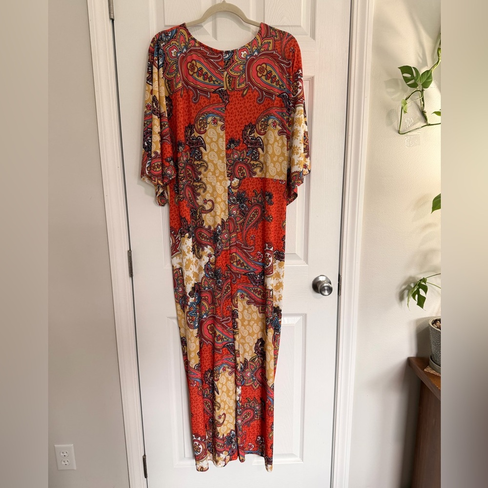 NWOT Venus Women's Paisley Print MaxiDress Red Multicolor VNeck Kimono Sleeve 1X - Picture 2 of 9